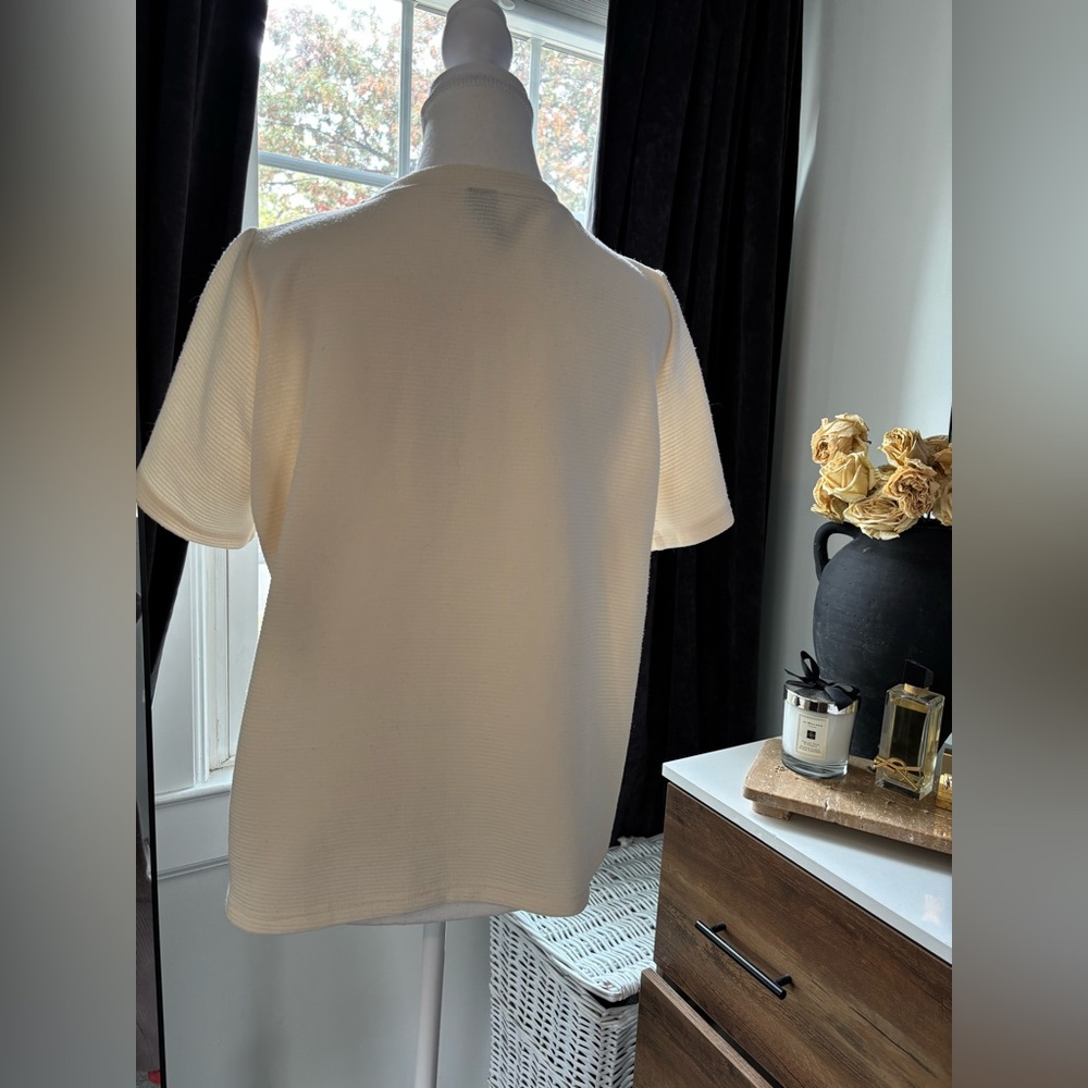 Elegant Women's Cream Button-Down Shirt - Picture 4 of 4